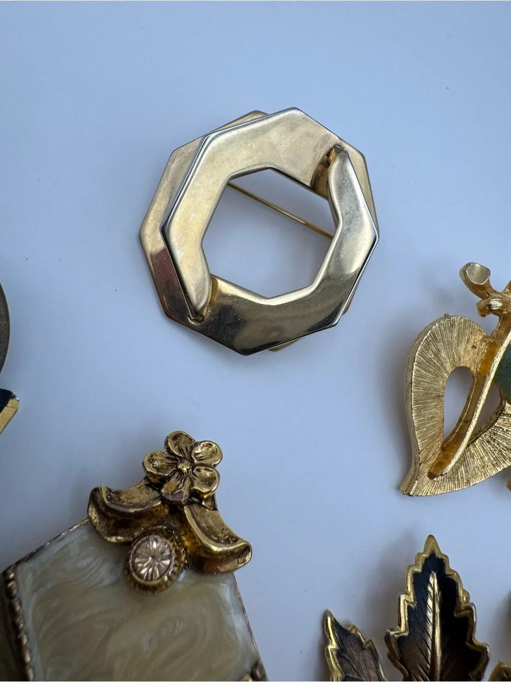 Vintage Brooch Lot 7 Pc Sarah Coventry LR Gold Tone Floral Leaf Pins